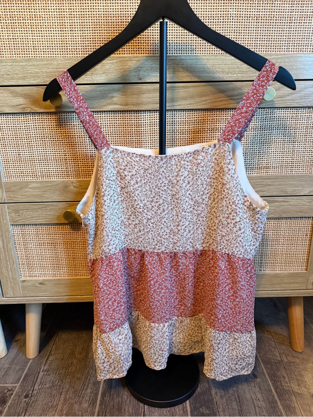 Paper Crane Two-Tone Floral Tiered Camisole in Rust and Cream - Picture 4 of 5